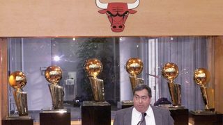 Почина човекът, който създаде династията на "Чикаго булс"