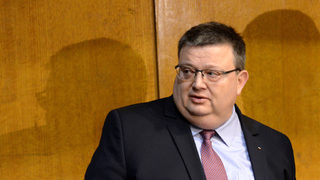 Цацаров предлага трима прокурори да бъдат уволнени