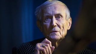 Евгений Евтушенко (1932 – 2017) – социалистически фокусник и придворен дисидент глоубтротър