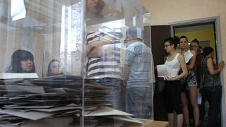"Аморално", "противоконституционно" и още мнения за уседналостта при парламентарни избори
