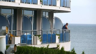 Едва 2% от работодателите в сферата на туризма търсят висшисти