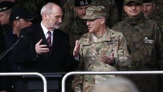 НАТО разположи войски в Полша докато армията й губи команден състав