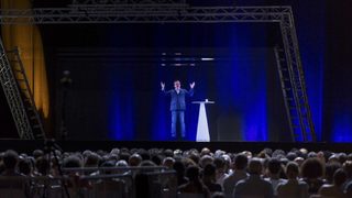 Меланшон – френският комунист, който смята, че "Германия е опасност"