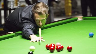 Изненадите в <span class="highlight">UK</span> <span class="highlight">Championship</span> продължиха с отпадането на Тръмп и Дин