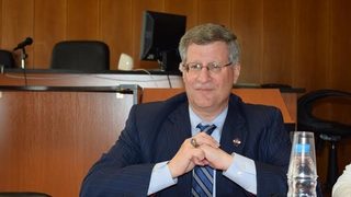 Съдия от Върховния съд в Колорадо изнесе лекция за съдийското <span class="highlight">самоуправление</span> във Варна