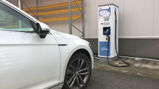 Започна инсталирането на станции за бърз заряд на електромобили