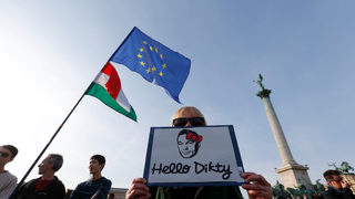 Орбан може би отиде твърде далеч в борбата с либералната демокрация