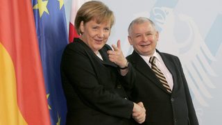 Изолираната Полша тайно опитва да се сдобри с Германия