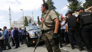 Турция арестува над 120 военни заради връзки с Гюлен