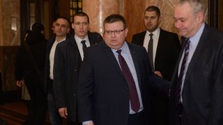 Главният прокурор ще се отчита пред парламента и ако една десета от депутатите го поискат