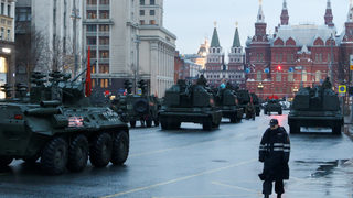 Фотогалерия: В Москва 10 000 души тренират за Парада на победата
