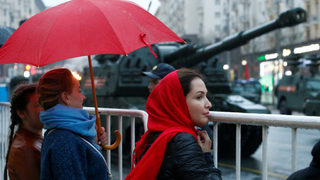 Фотогалерия: В Москва 10 000 души тренират за Парада на победата