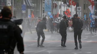 Полицията в Истанбул използва сълзотворен газ срещу протест за Деня на труда