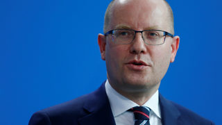 Чешкият премиер подаде оставка заради конфликт с финансовия министър