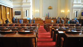 Рокадите в парламентарната група на ДПС продължават