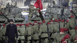Фотогалерия: Последна нощна репетиция за парада на 9 май