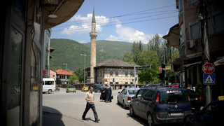 В люлката <span class="highlight">на</span> албанските партии в Македония гледат с надежда към Заев