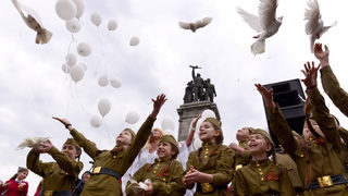 Фотогалерия: "<span class="highlight">Безсмъртен</span> <span class="highlight">полк</span>" шества в София в Деня на победата