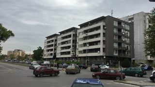 Блокът на правоимащите, или за бизнеса на "крайно нуждаещите се" във Варна