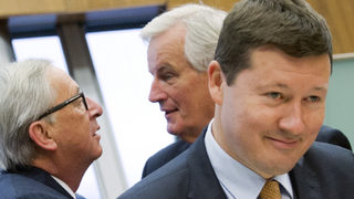 <span class="highlight">Мартин</span> <span class="highlight">Зелмайр</span> - "Чудовището" пазител на Европа, което ще направлява преговорите за Брекзит