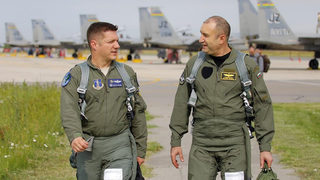 Снимка на деня: Президентът пилотира F-15