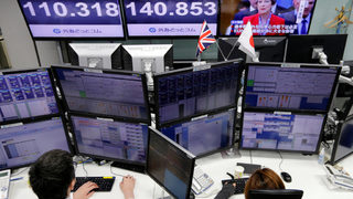 Британският паунд загуби 2% от резултатите на Мей
