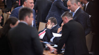 Задкулисието без маски: "Дръжте задкулисието"