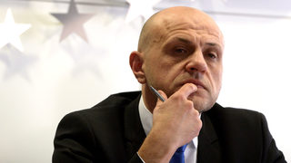 Администрацията няма да изисква 12 удостоверения на хартия от септември (допълнена)