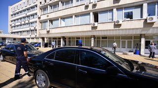 НСО: "Качваш се в наш Мерцедес и си пътник!" или социалните мрежи за колата на Панов