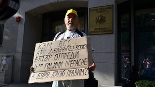 Цацаров и Колев се засегнаха от протеста и прекъснаха заседанието на съдебния съвет (видео)