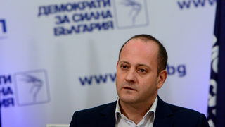 Разликата между службите и мафията е размита, смята Радан Кънев