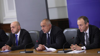 Премиерът и министри за "магистралата в знанията" и как полицаи "внимателно" ще връщат децата в училище