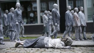 Фотогалерия: "1000 фигури" срещу Г-20