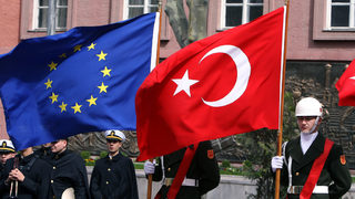 Европарламентът поиска спиране на преговорите с Турция