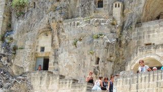 Фотогалерия: Историческата пещерна къща на Вико Солитарио в <span class="highlight">Матера</span>