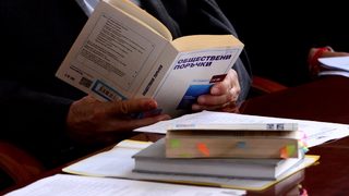 Кабинетът прие случайно разпределени външни експерти да проверяват обществените <span class="highlight">поръчки</span>