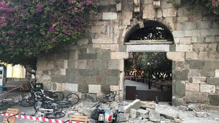 Фотогалерия: Трусът, който принуди хиляди в Гърция и Турция да спят край морето
