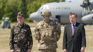 Фотогалерия: Десантът на НАТО в Безмер
