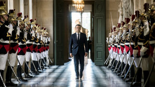 "Юпитеровият" подход на Макрон към властта крие рискове