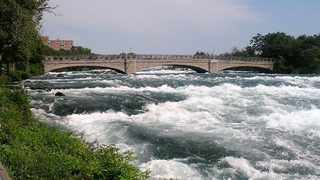 Тук беше Алеко