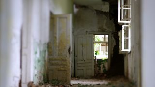 Читателска фотогалерия: Изоставеното училище в с. <span class="highlight">Къкрина</span>