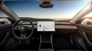 Волан с таблет - "Тесла" вече продава електромобила си Model 3
