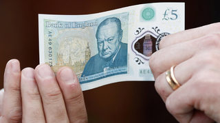 Британската Co-op Bank намалява загубата, но бъдещето й остава несигурно