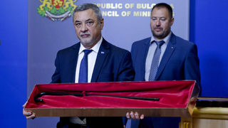 Снимка на деня: Валери Симеонов и бастуна на даскал <span class="highlight">Ботьо</span> Петков