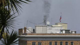 Руското <span class="highlight">консулство</span> в Сан Франциско запали камината при 41 градуса