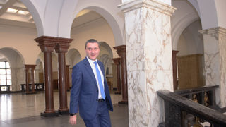 Финансовият министър нареди проверка на българската връзка с "Азербайджанска перачница"