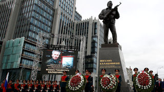 Цитат на деня: Къде защитават границите на Русия с калашник - в Грузия и Украйна?