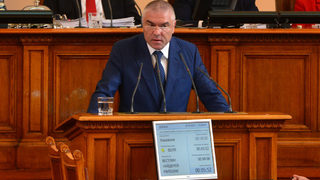 Депутат от партията на Марешки напуска парламента