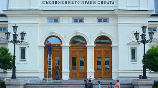 Депутатите оставиха "вечните длъжници"