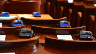 Парламентът отхвърли ветото на президента върху закона за отбраната
